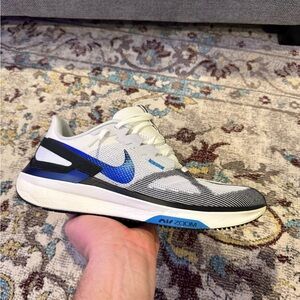 Nike Structure 25 - size 13